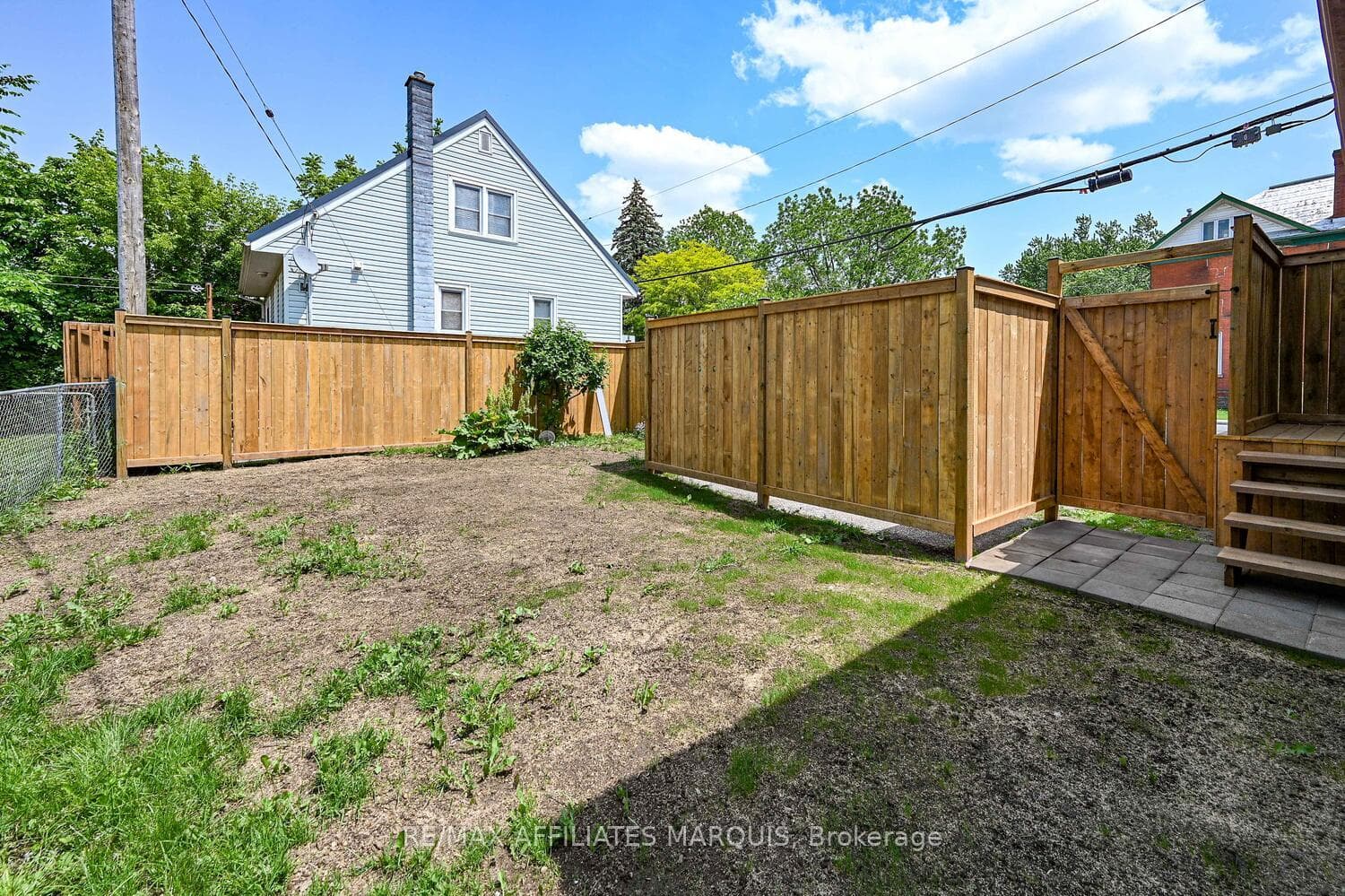 157 ELMSLEY Street photo 31