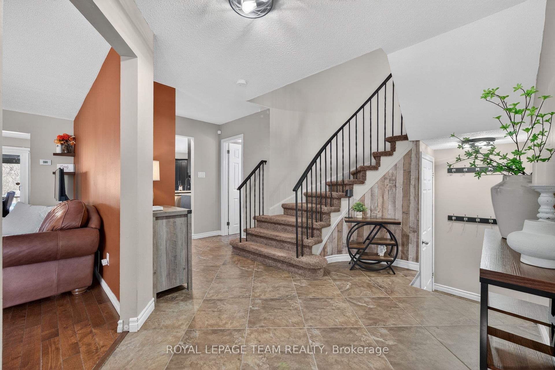 161 Springwater Drive photo 5