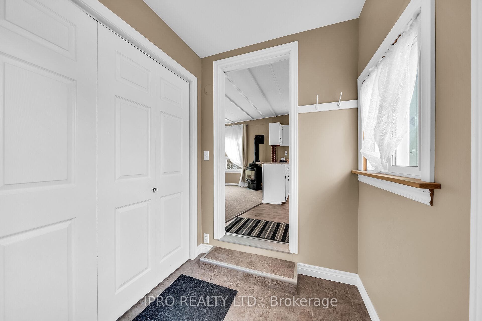 137 Maple Crescent photo 2
