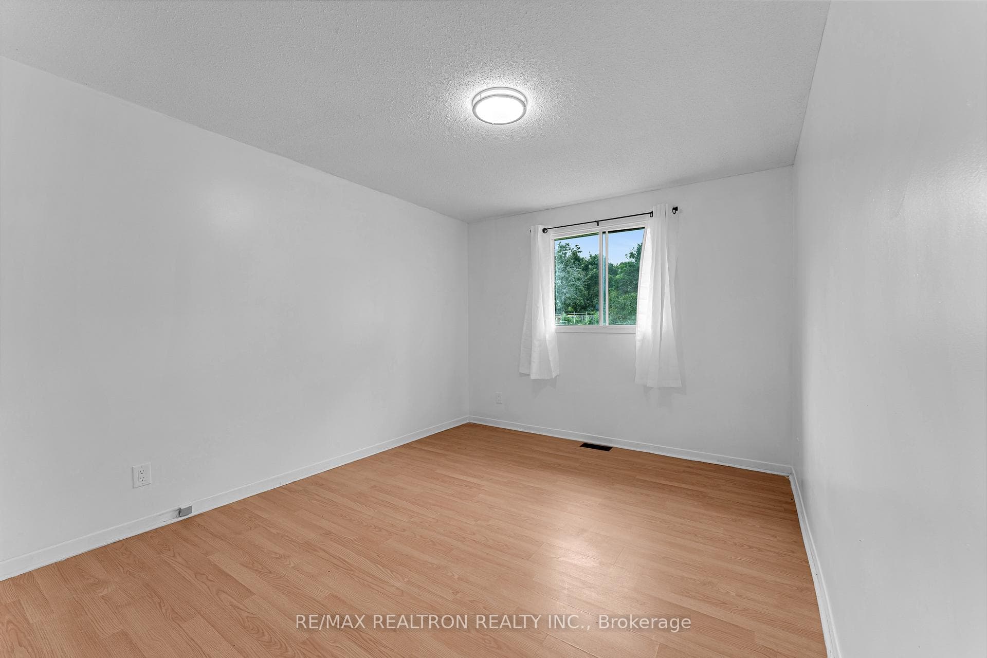 709 Ridley Drive photo 16