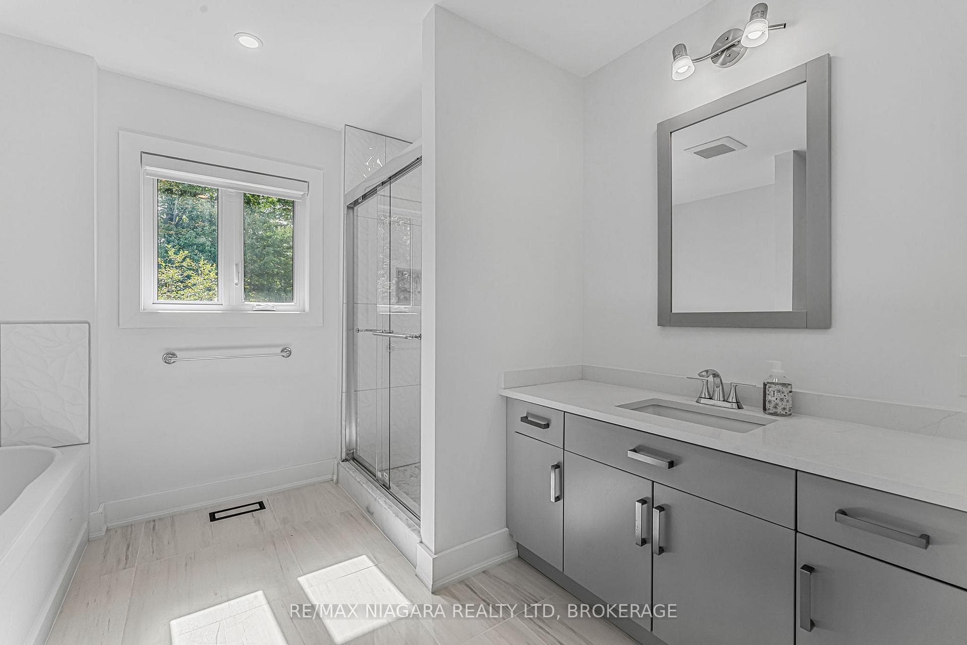 1018 Ridgewood Avenue photo 16