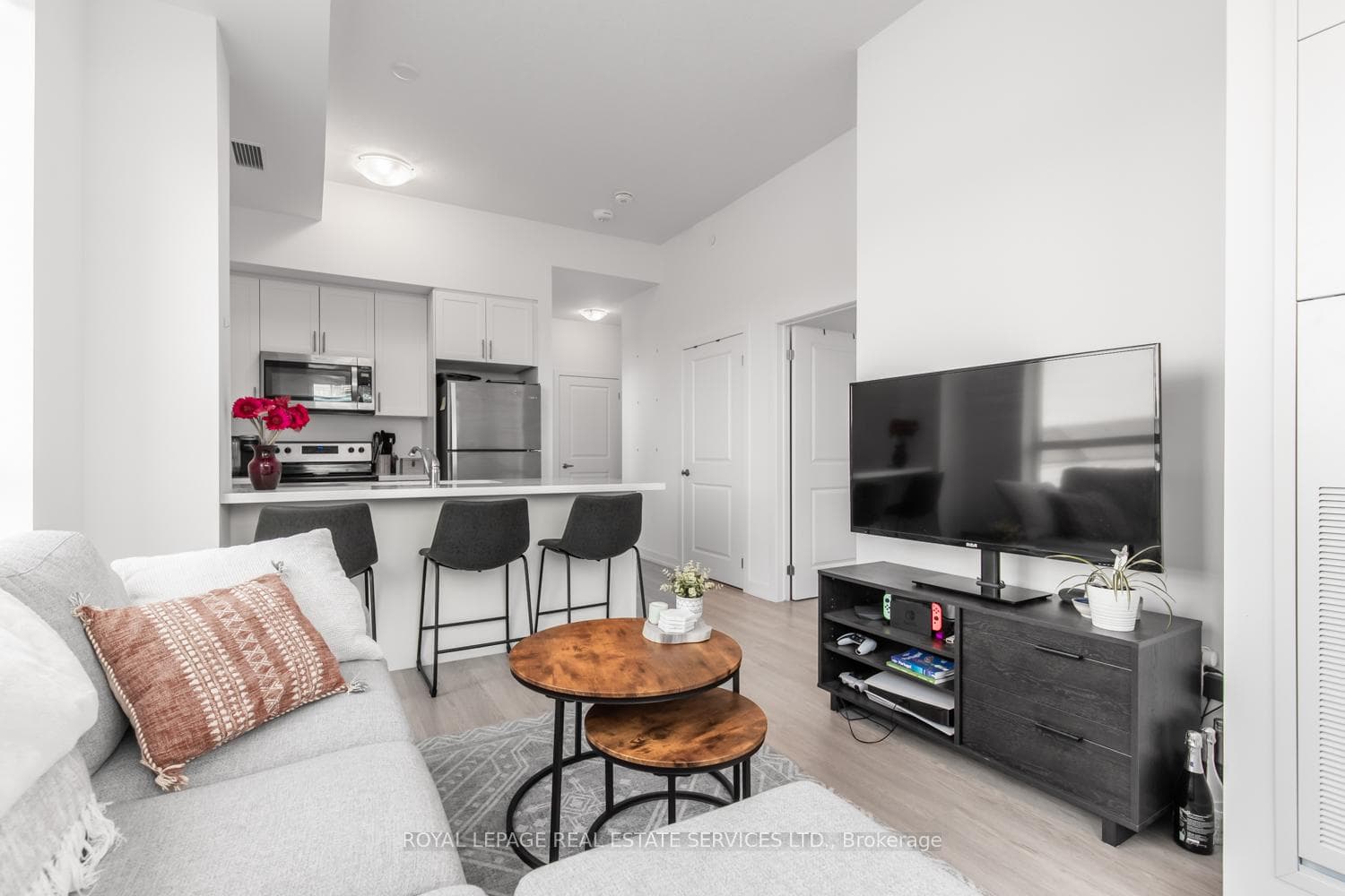 460 Dundas Street Unit 519 photo 14