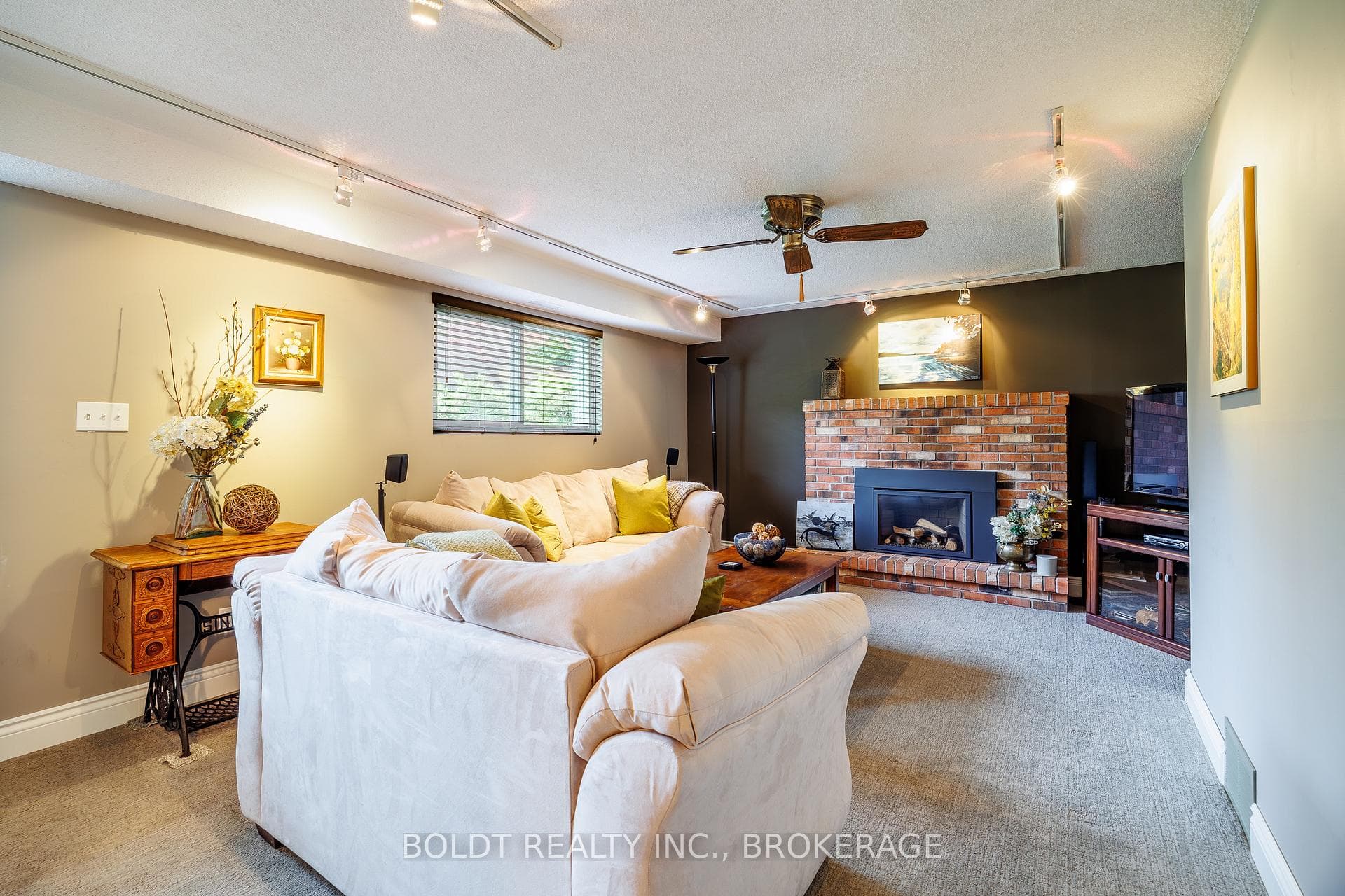 12 Cole Farm Boulevard photo 18