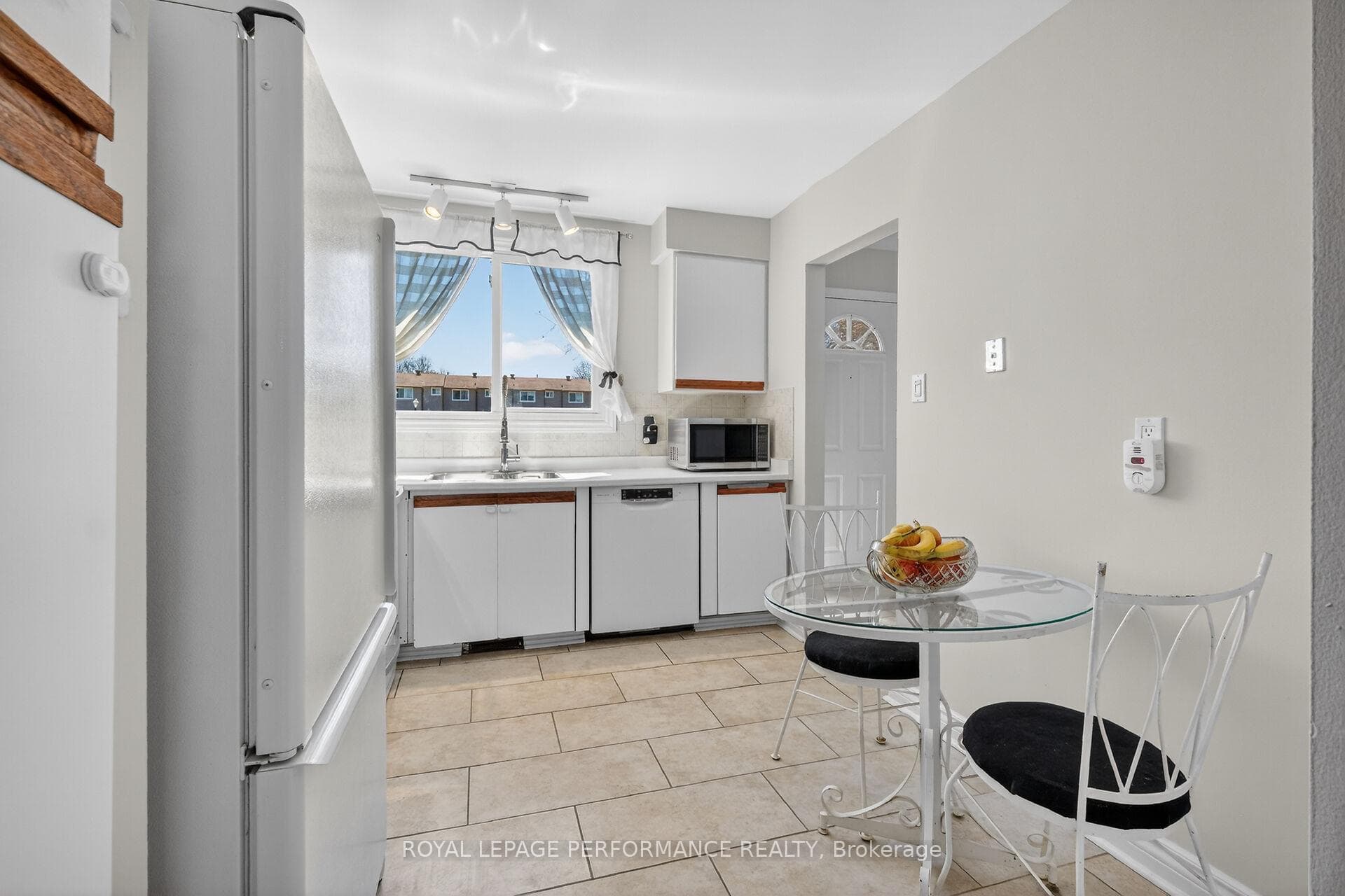 Bright eat in kitchen area
