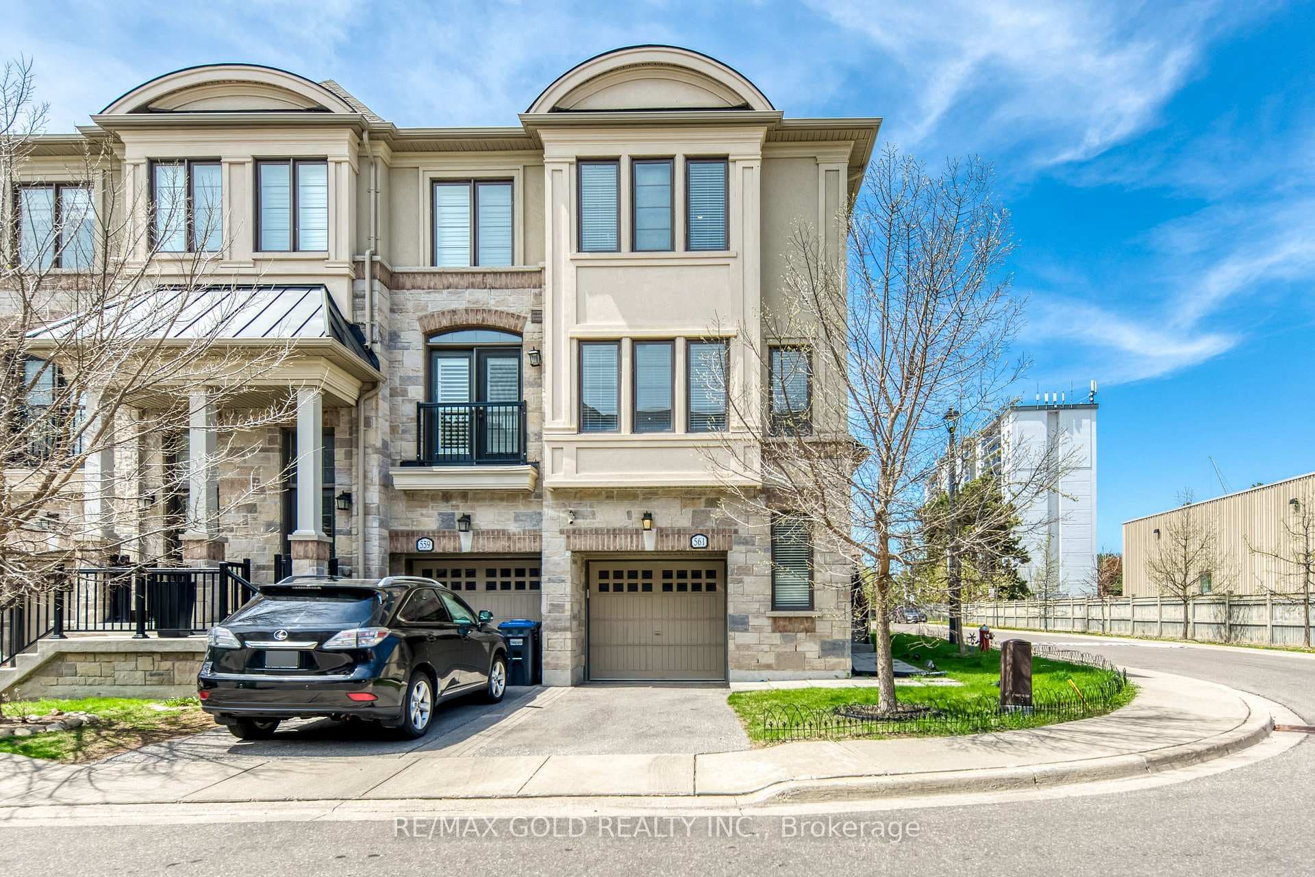 561 Mermaid Crescent photo 1