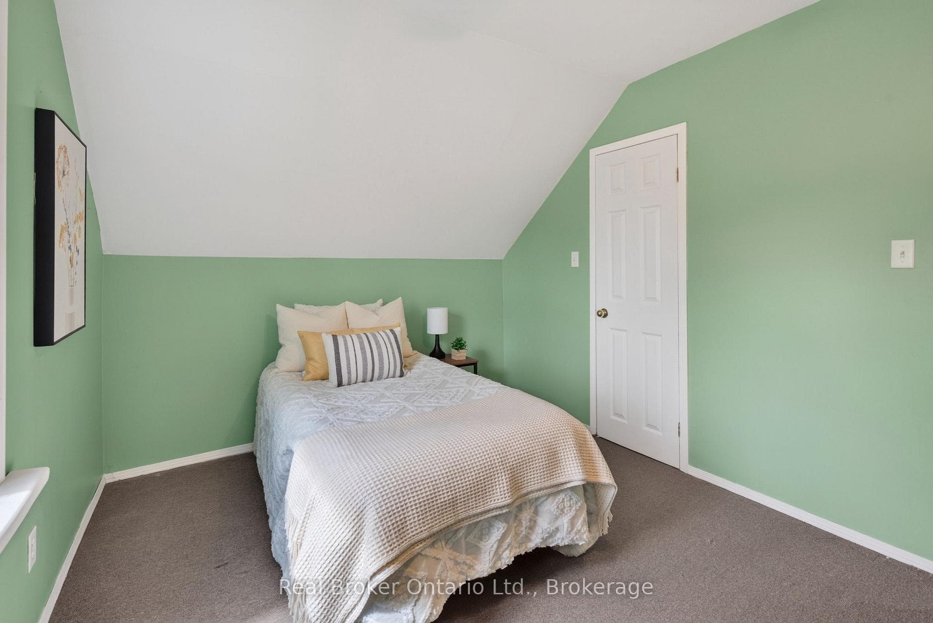 2 Herlan Avenue photo 28