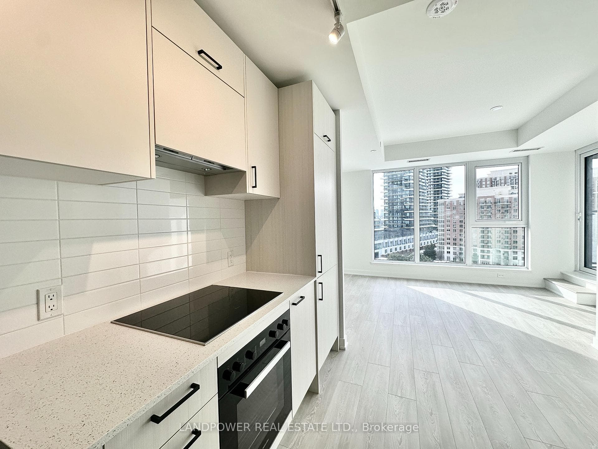 1 Quarrington Lane Unit 817 photo 1