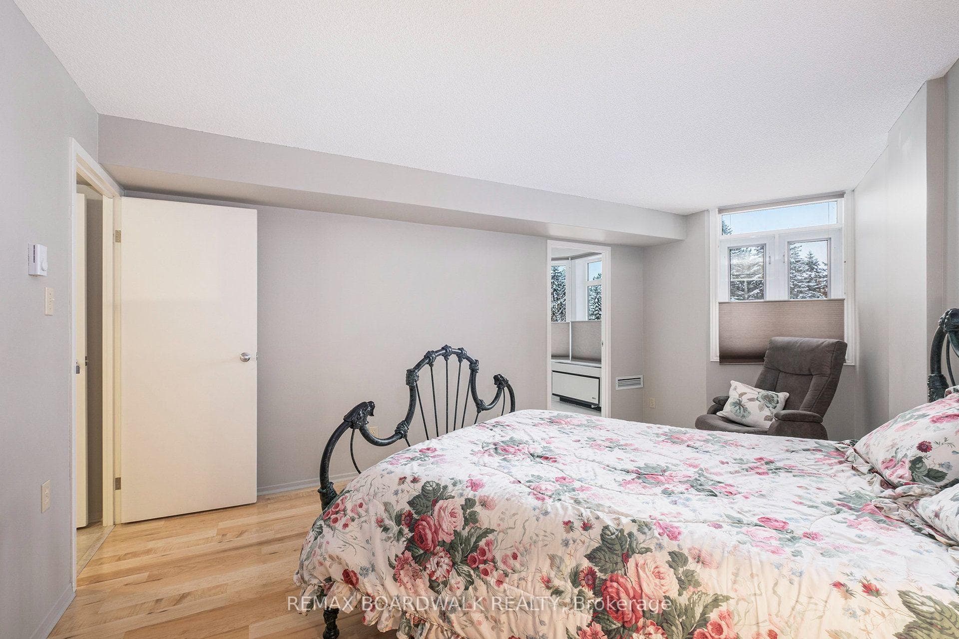1025 Grenon Avenue Unit 210 photo 21