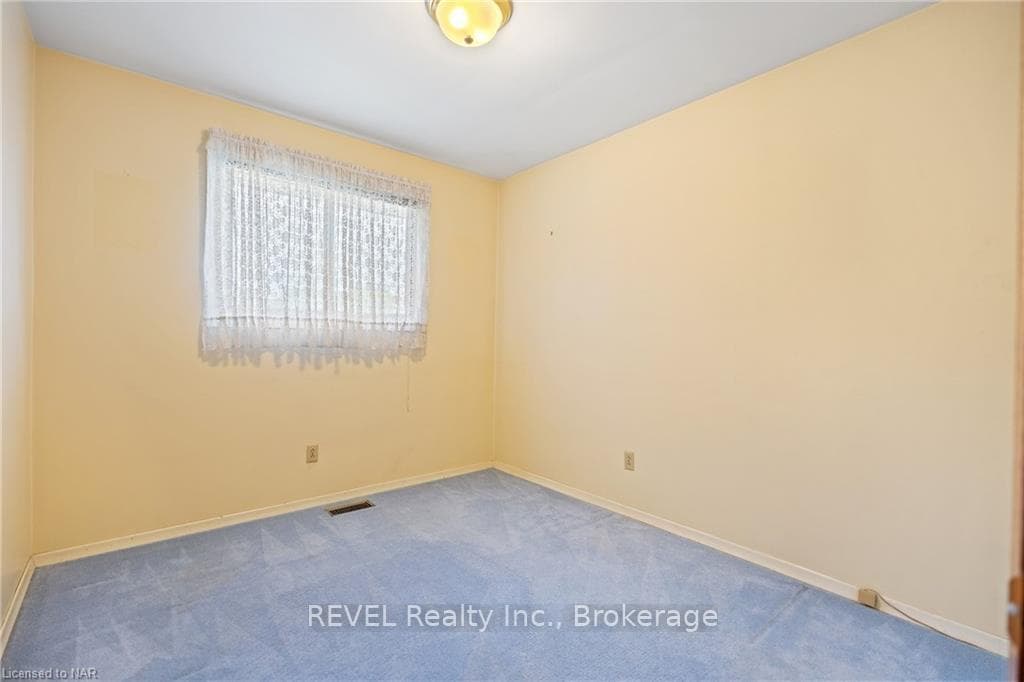 458 BUNTING Road photo 18