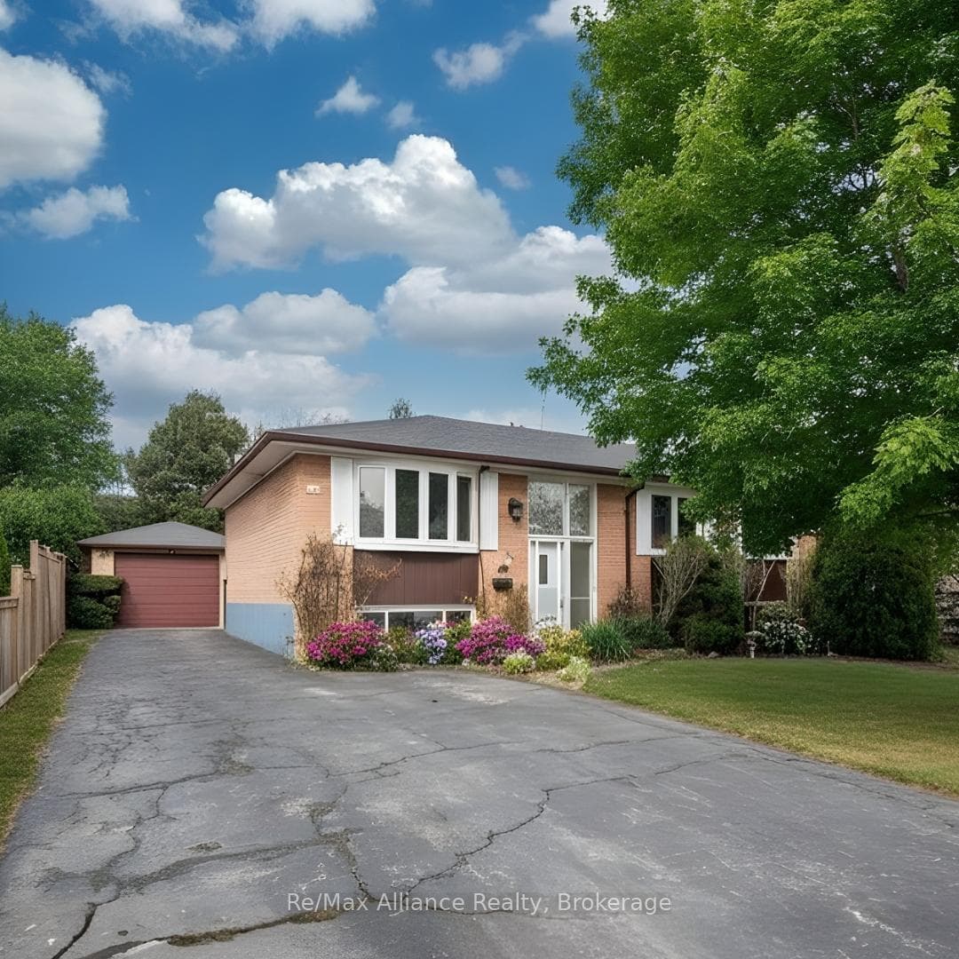 543 Pinegrove Road photo 1