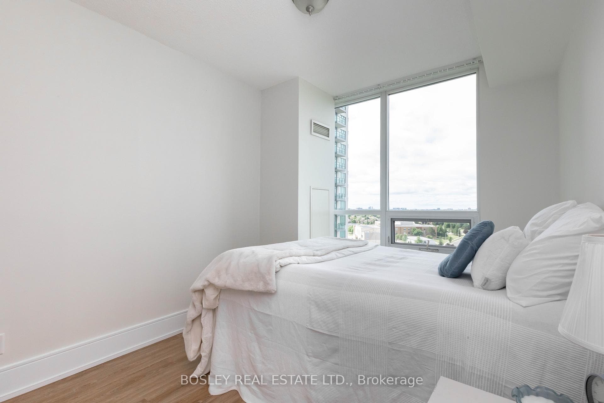 100 Promenade Circle Unit 1001 photo 29