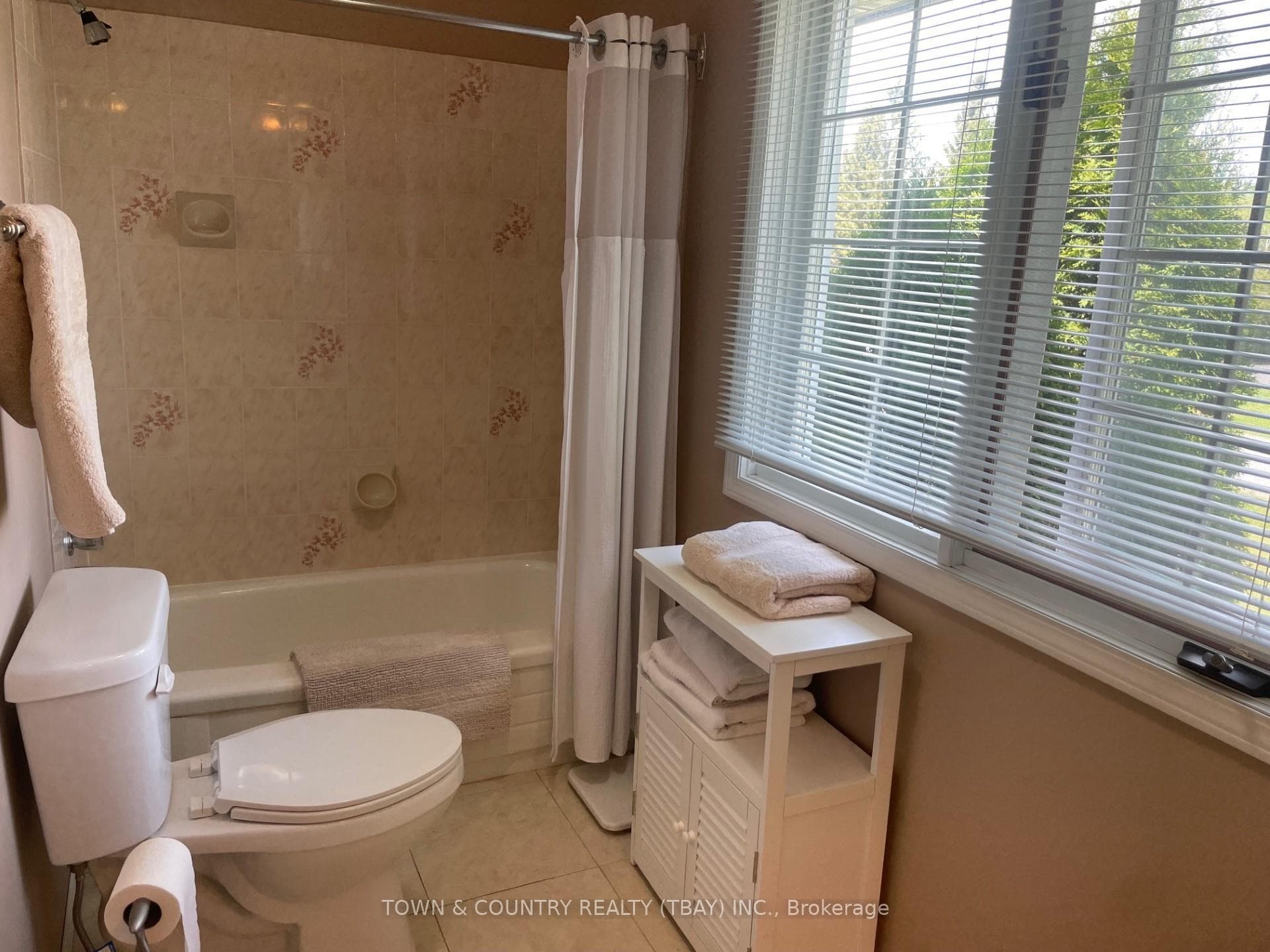 106 Herrick Place photo 13