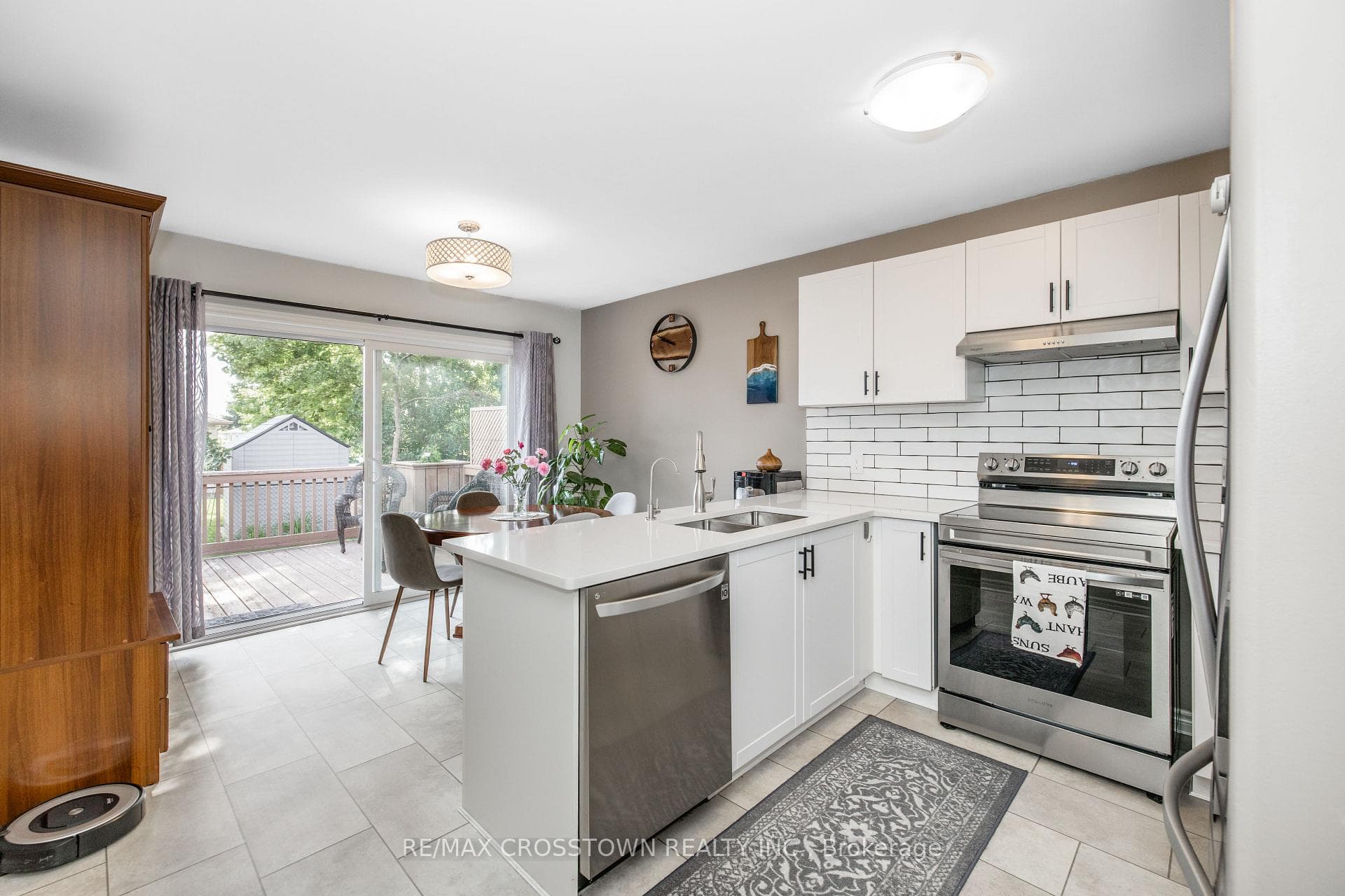 11 Revelstoke Court photo 13