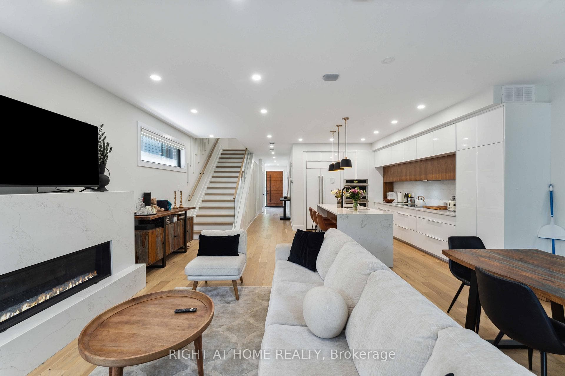 187 Carleton Avenue photo 19