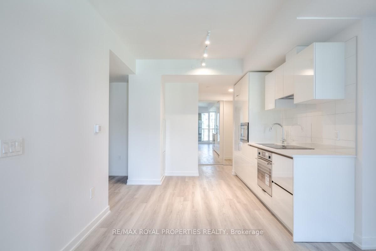 238 Simcoe Street Unit 820 photo 6