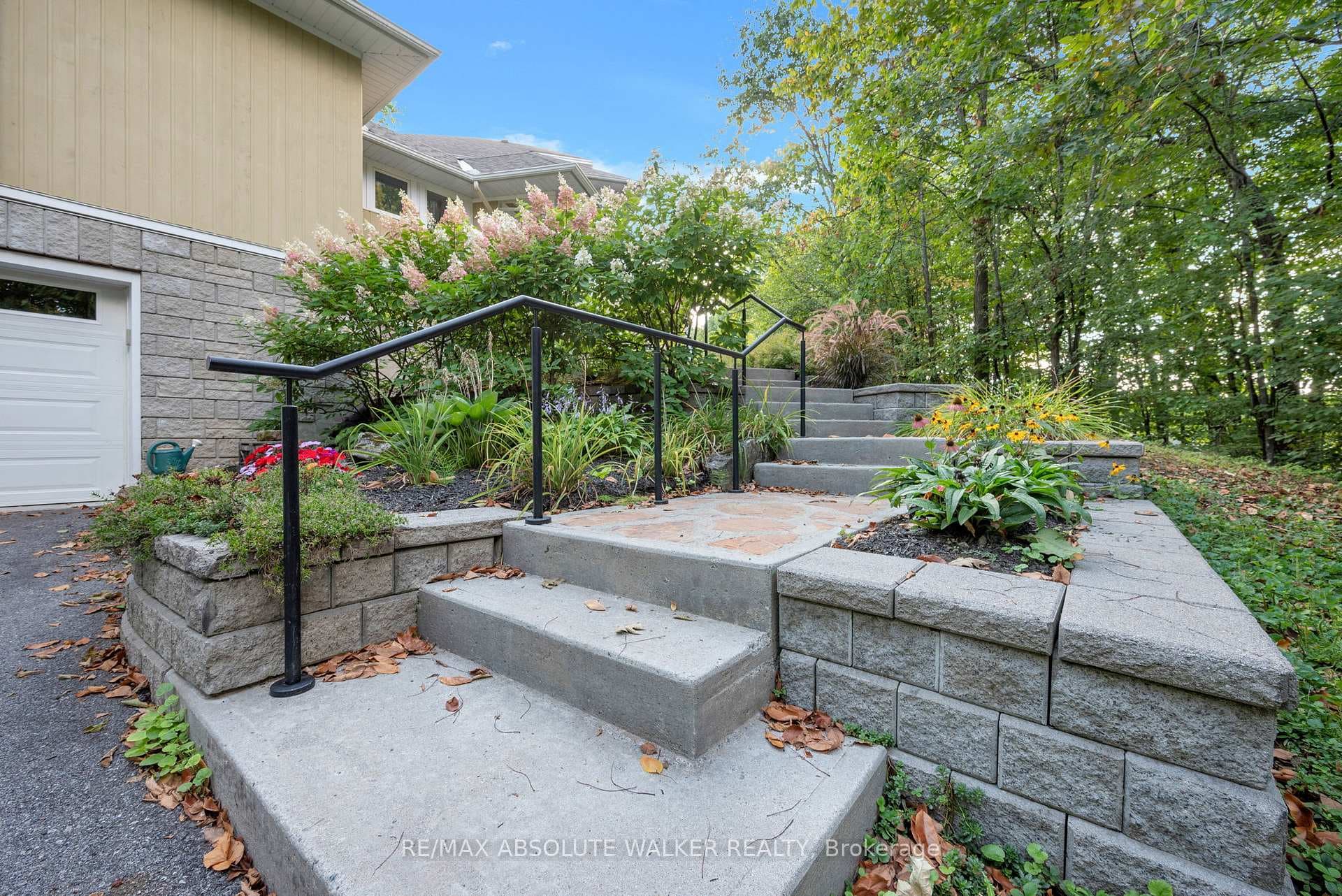 104 Margaret Anne Drive photo 3