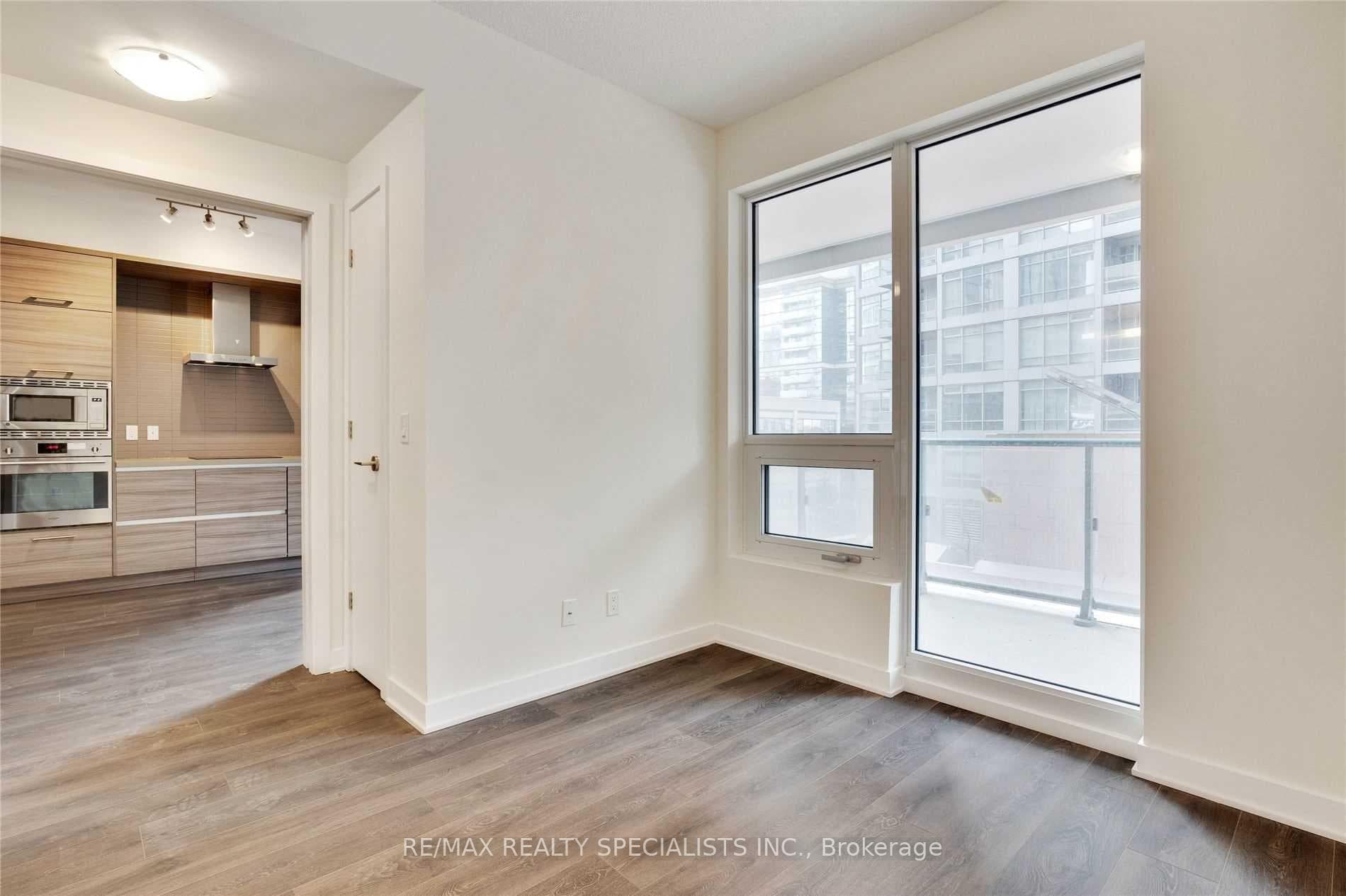 2221 Yonge Street Unit 306 photo 9