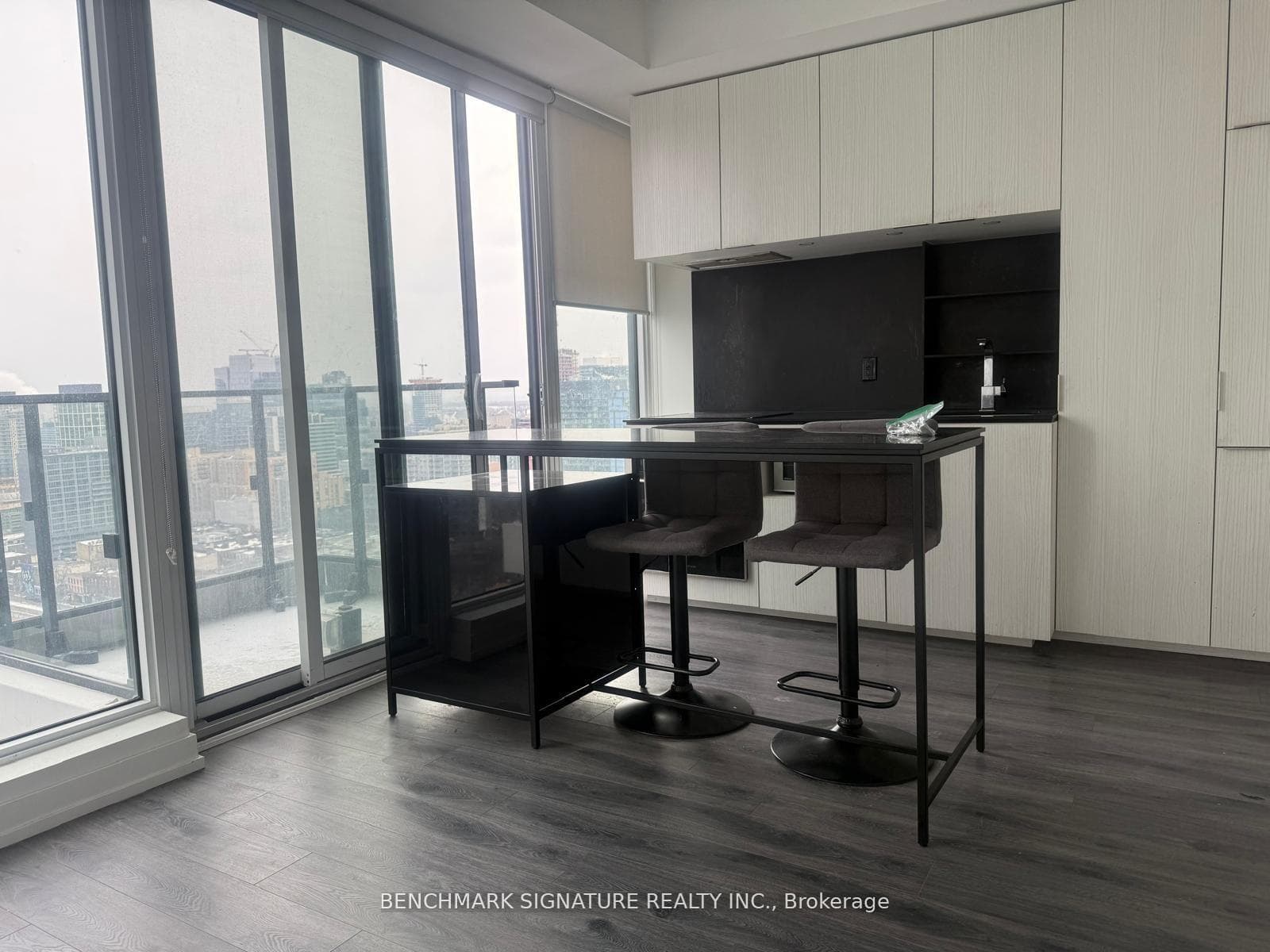 77 Shuter Street Unit 2707 photo 1