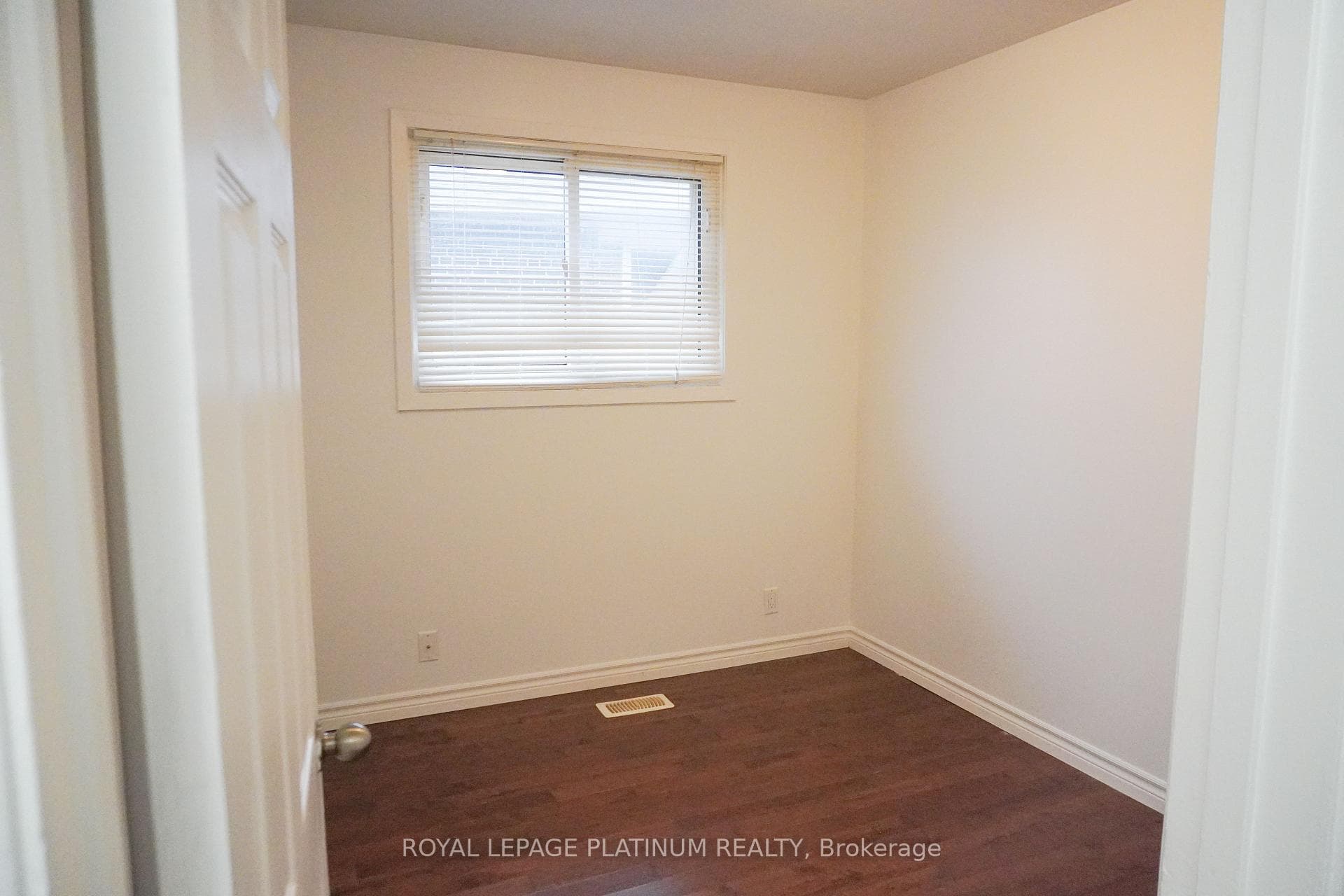 805 Krosno Boulevard photo 14