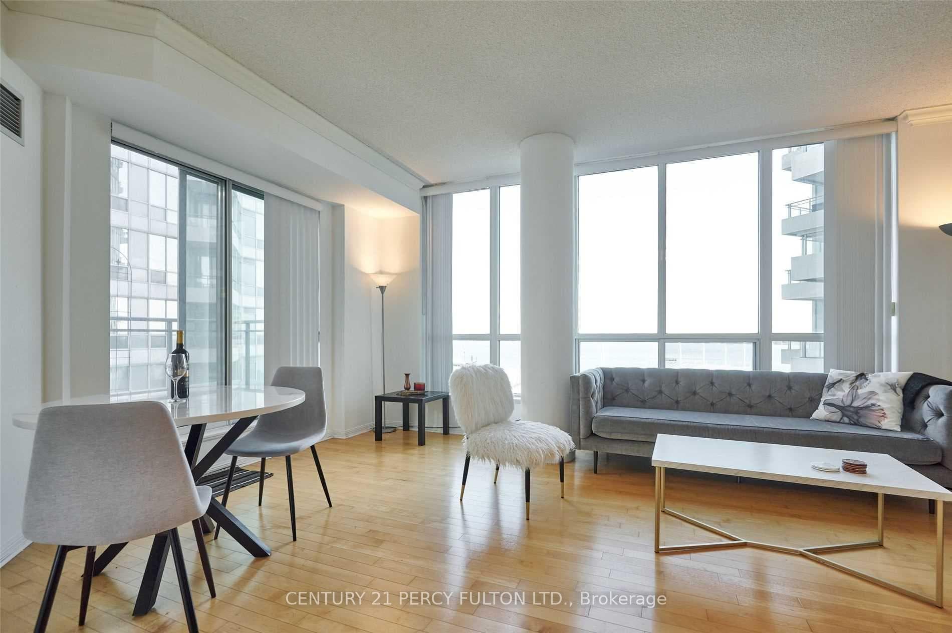 230 Queens Quay Unit 1016 photo 3