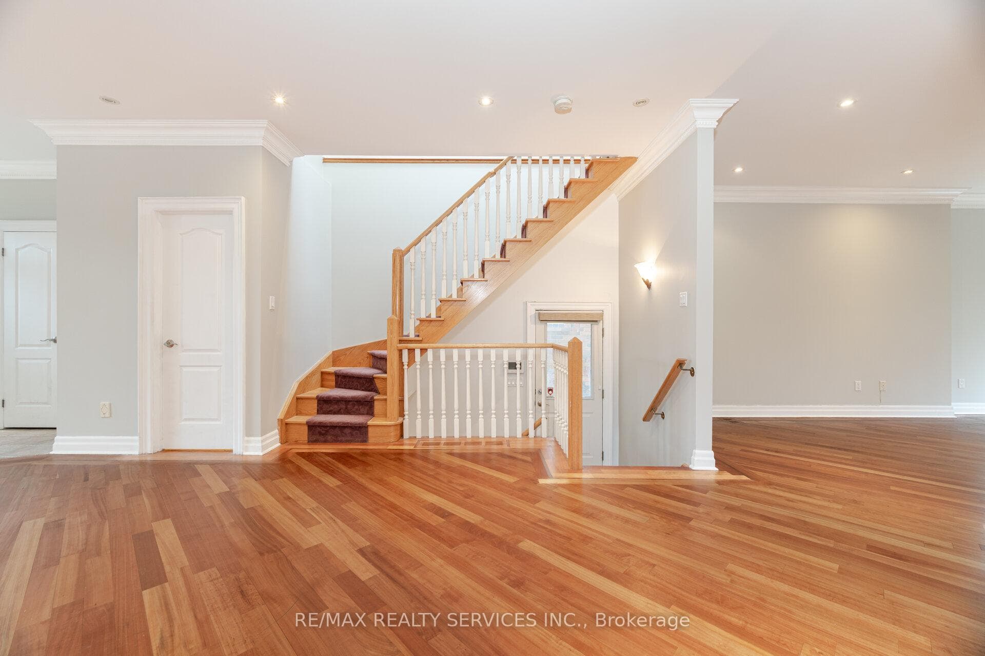 266 Airdrie Road photo 8