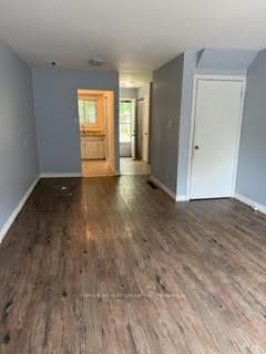 137 Toulon Crescent photo 2