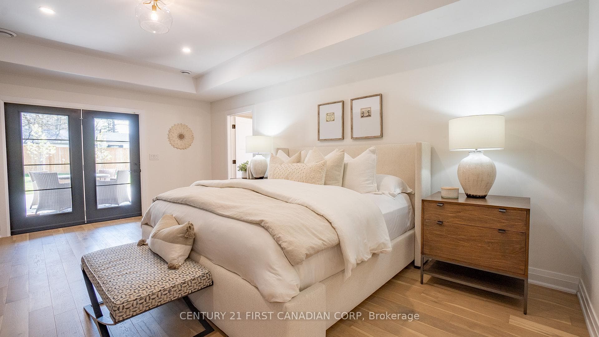 1337 Lakeshore Road photo 17
