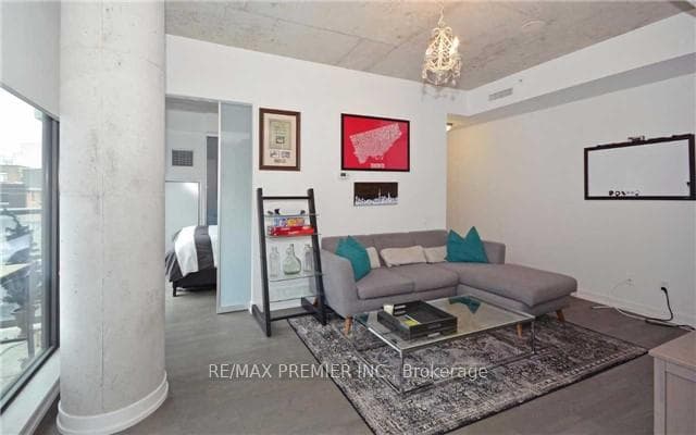 461 Adelaide Street Unit 440 photo 4