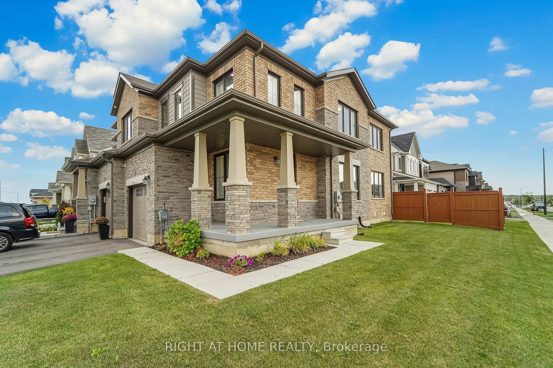 45 Oaktree Drive photo 1
