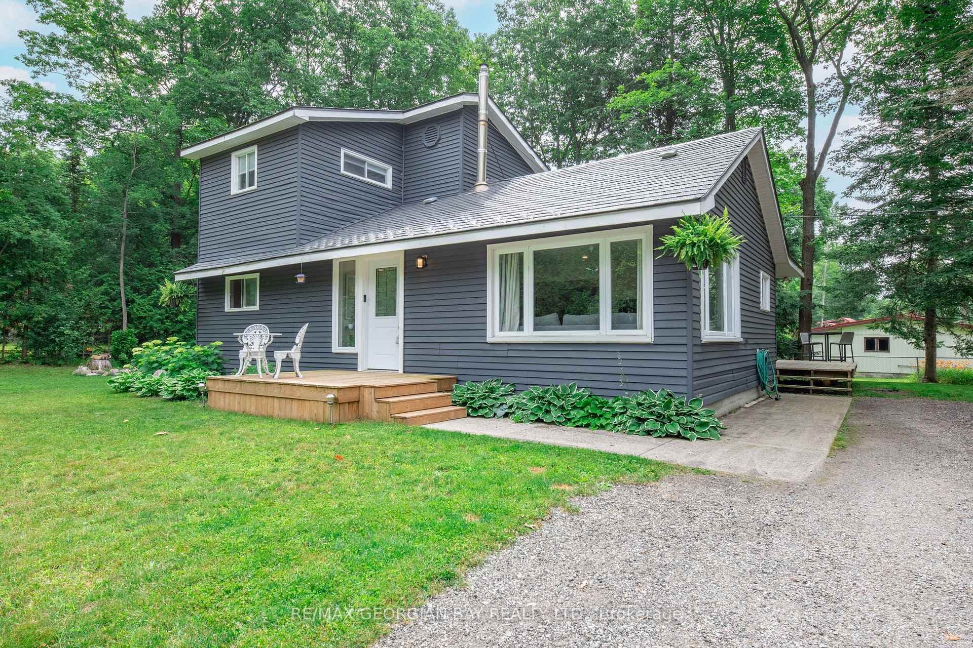 51 Louis Avenue photo 3