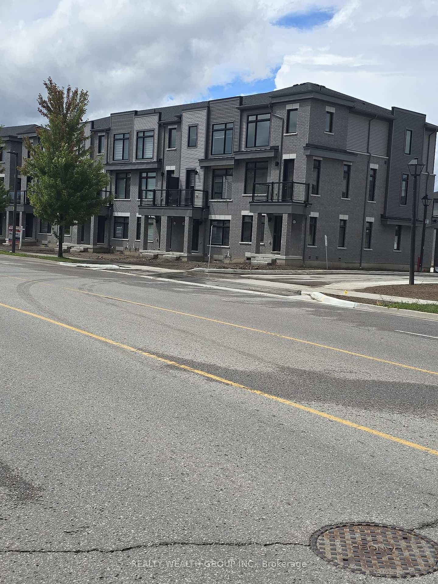87 Sorbara Way photo 4