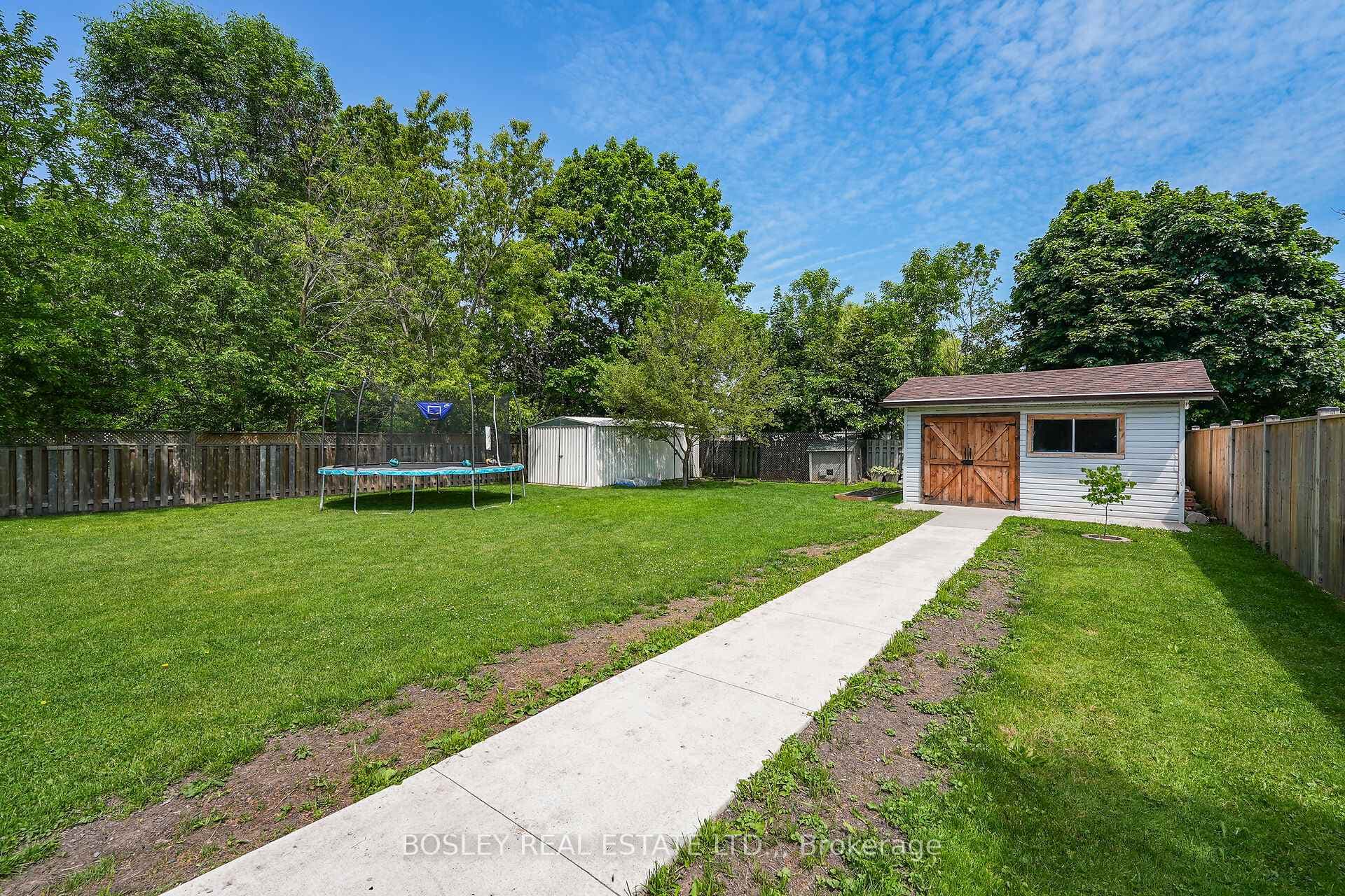 Oversized backyard for entertaining..