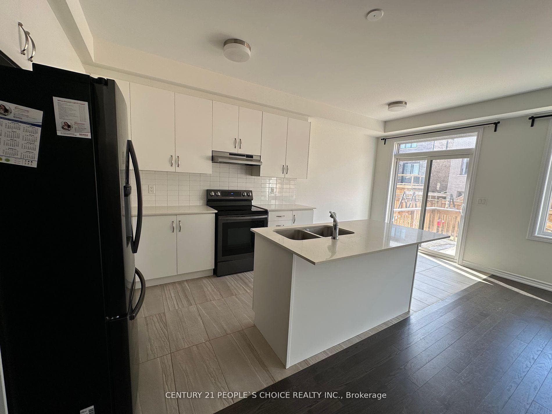 1471 Blackmore Street photo 11