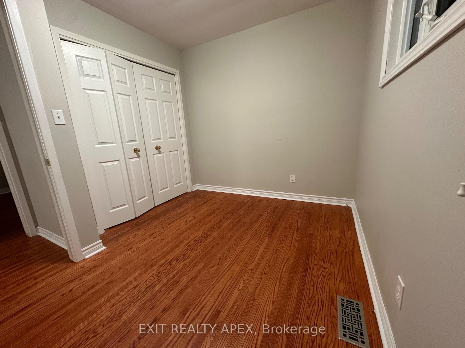 30 Churchill Avenue photo 15