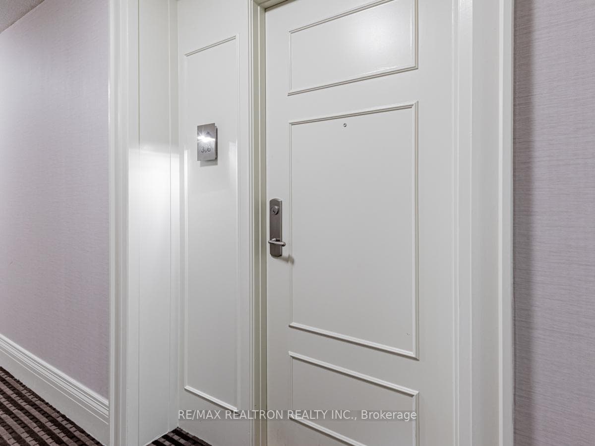 310 Red Maple Road Unit 306 photo 21