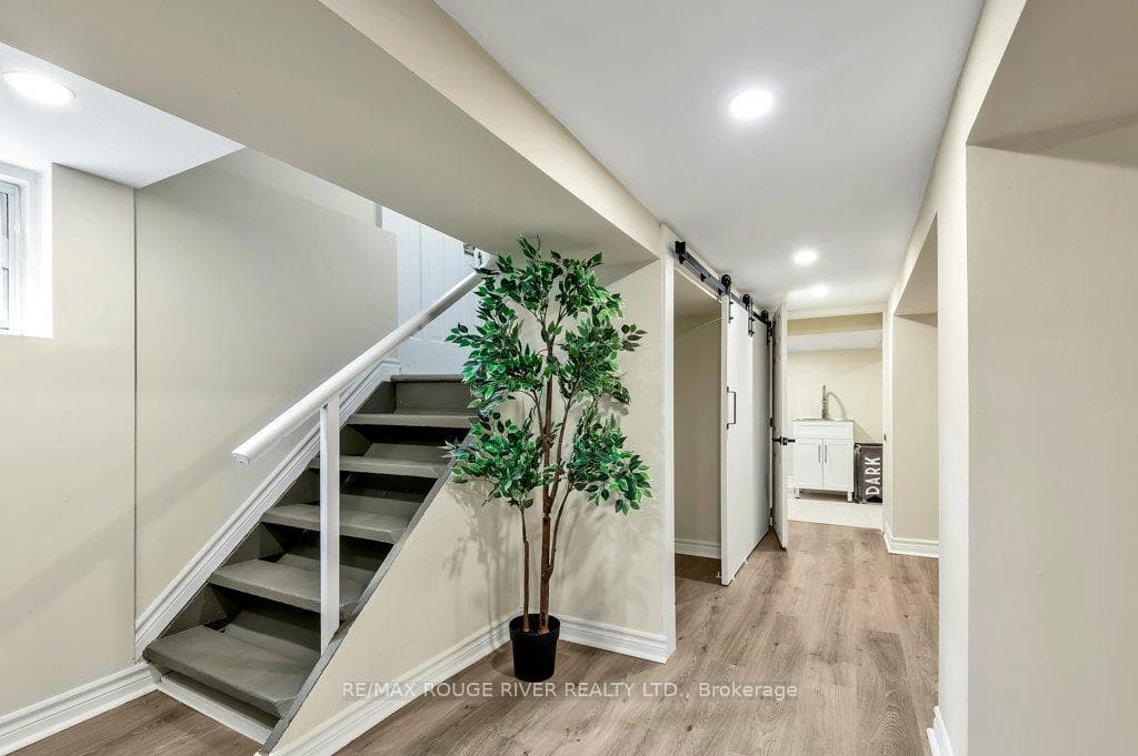 62 Bowie Avenue photo 24