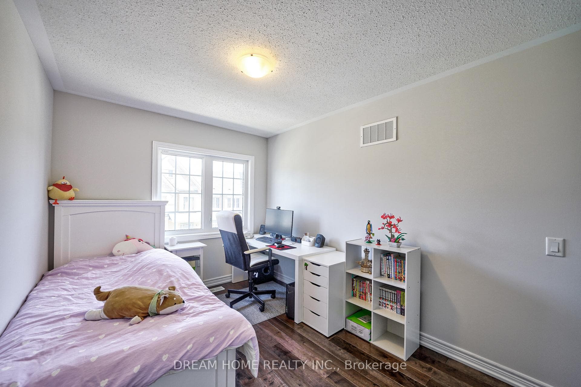 17 Tilbury Gate photo 22