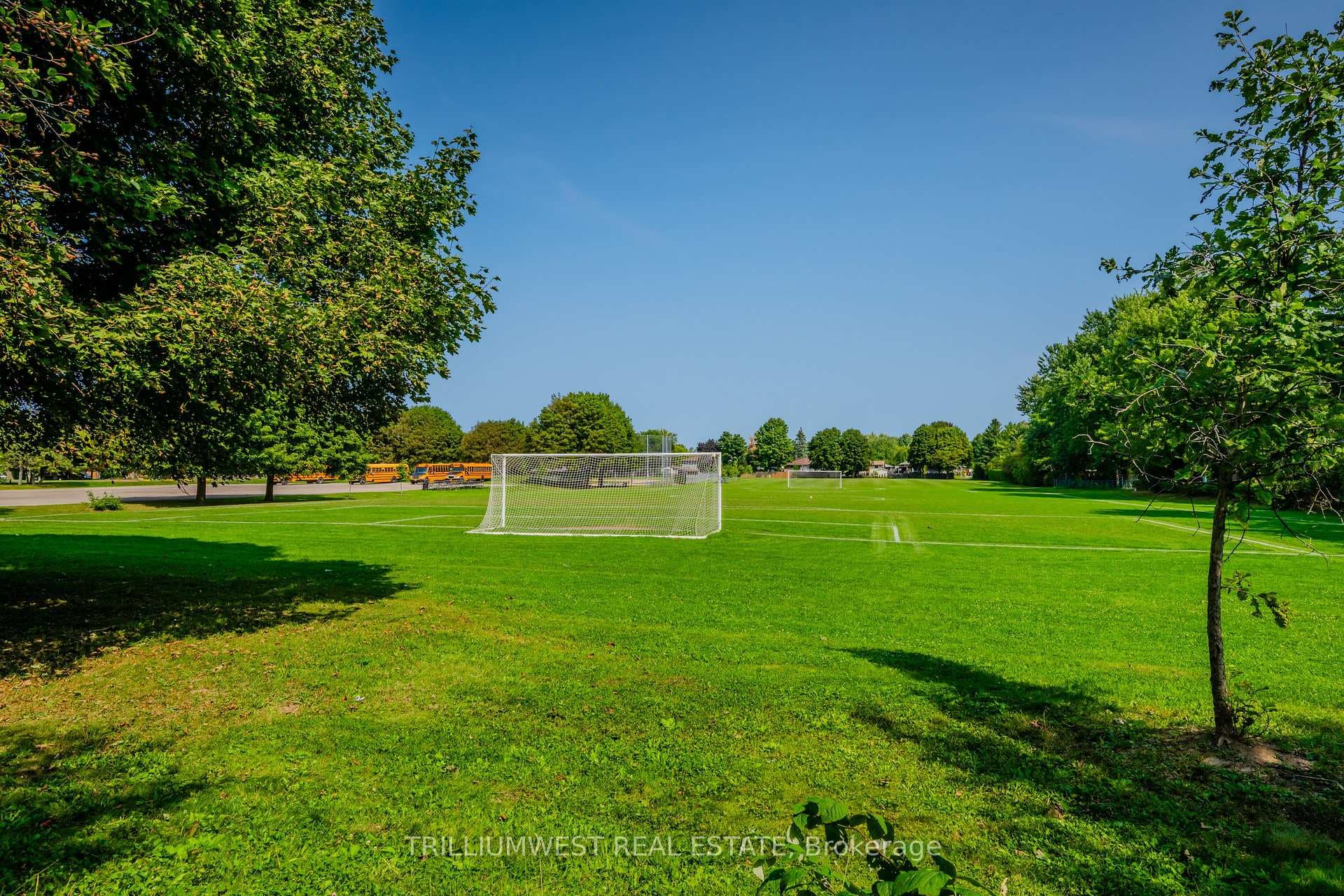422 Dunvegan Drive photo 36