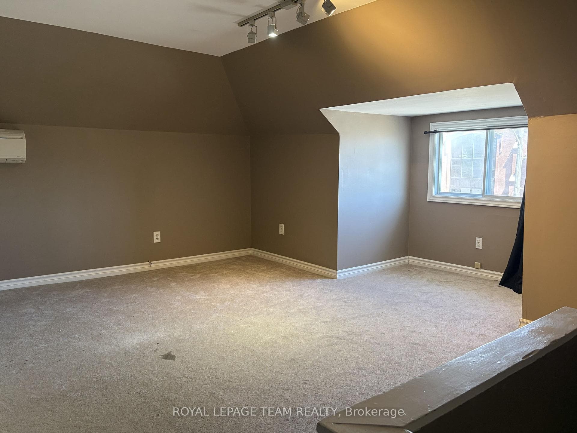 Bedroom 5/ 3rd Floor