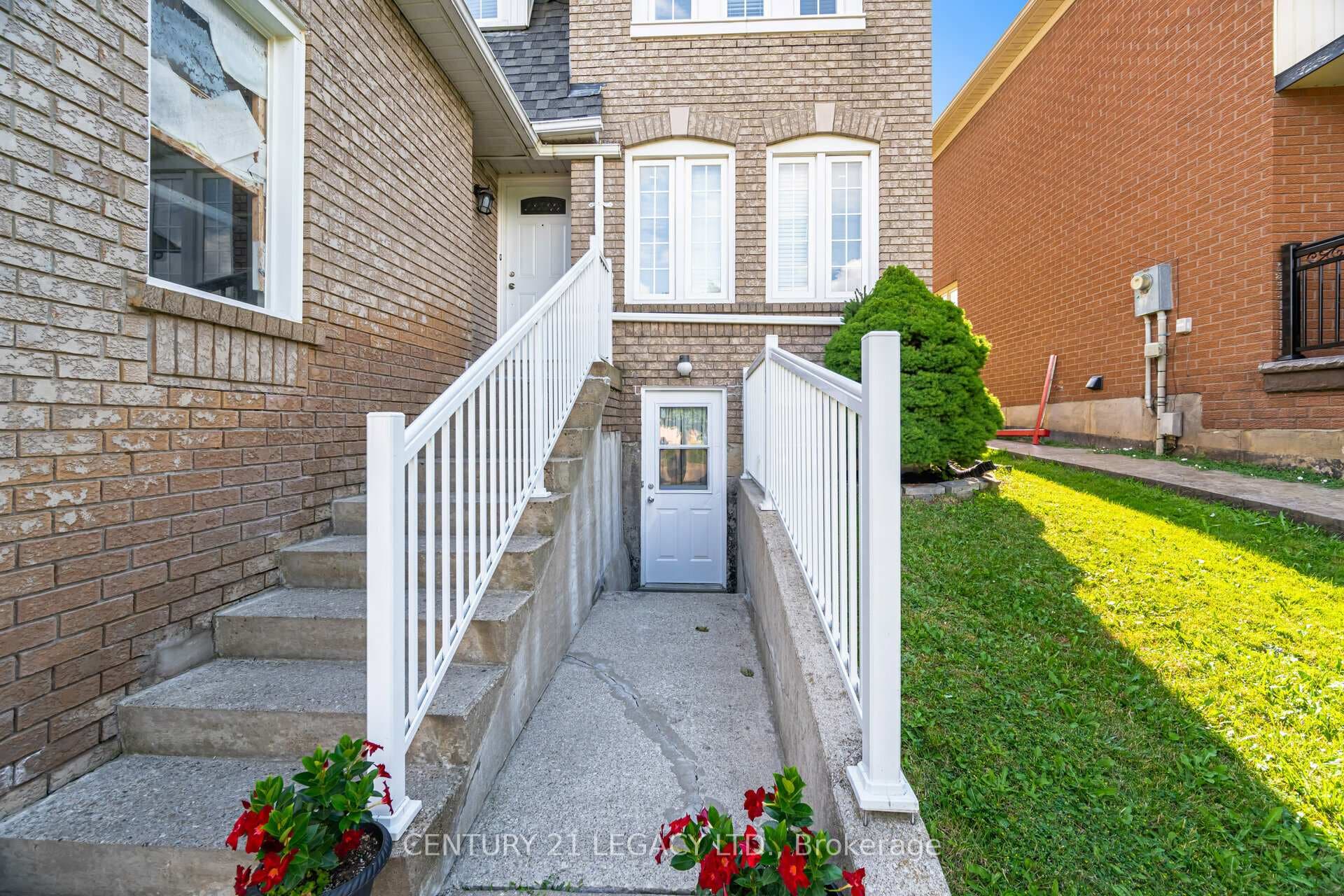 94 Sal Circle photo 2