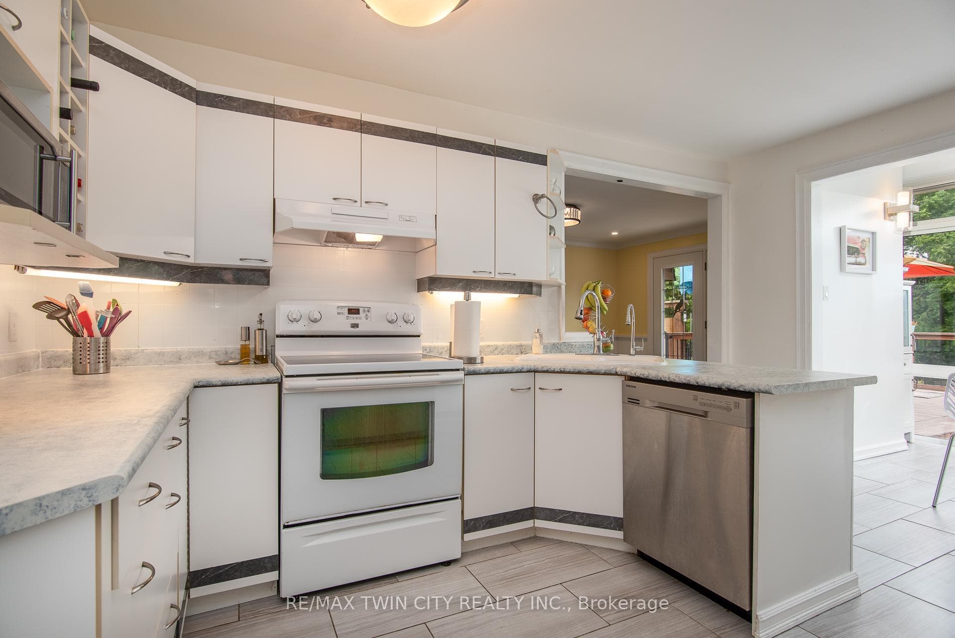 212 Upper Canada Drive photo 22