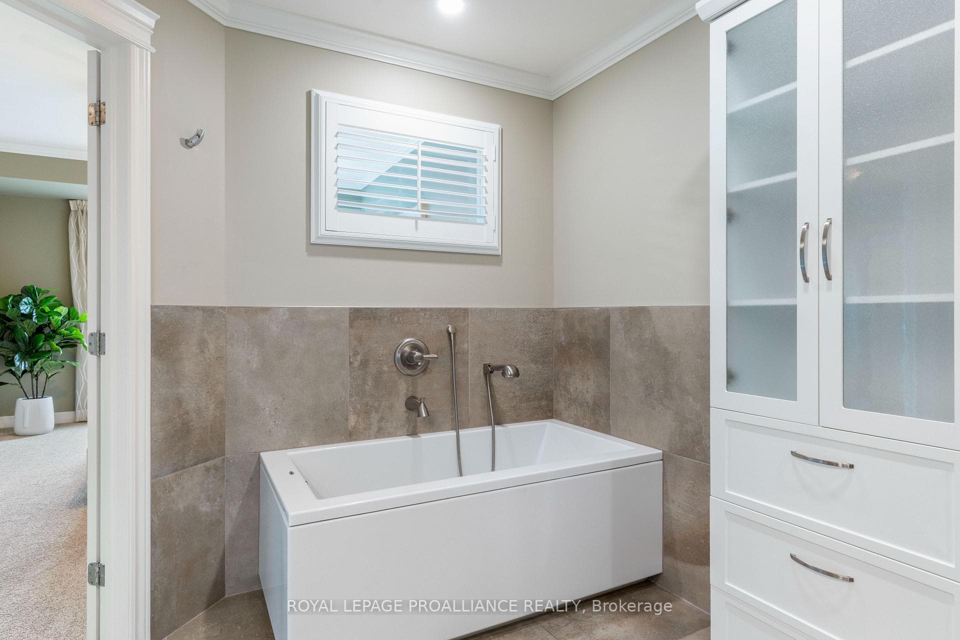 15 St Andrew Street Unit 1602 photo 37