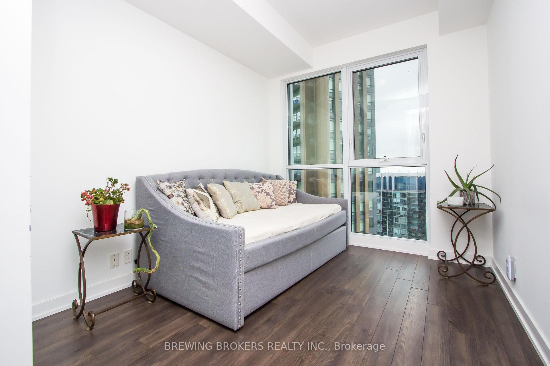 10 Park Lawn Road Unit 3307 photo 4