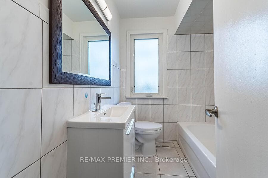 327 Gilbert Avenue photo 23