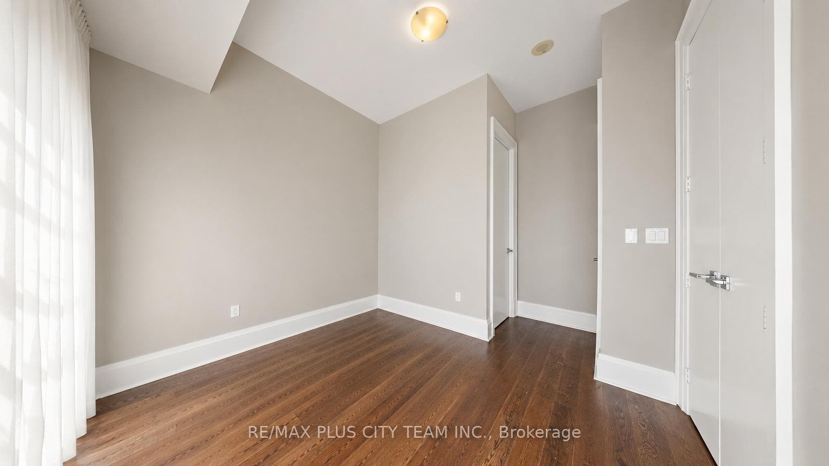 29 Queens Quay Unit TH122 photo 14