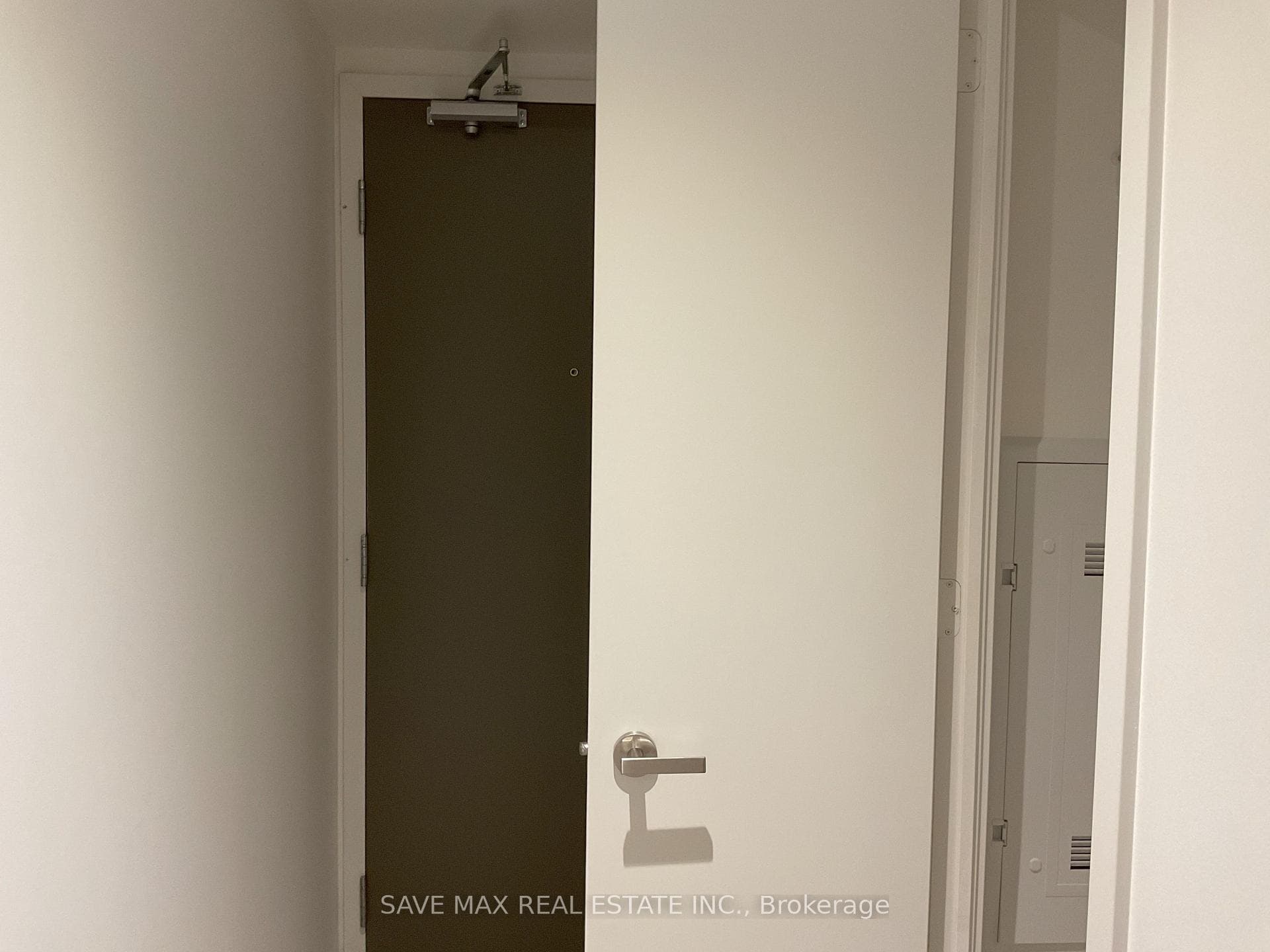 448 Burnhamthorpe Road Unit 1312 photo 2