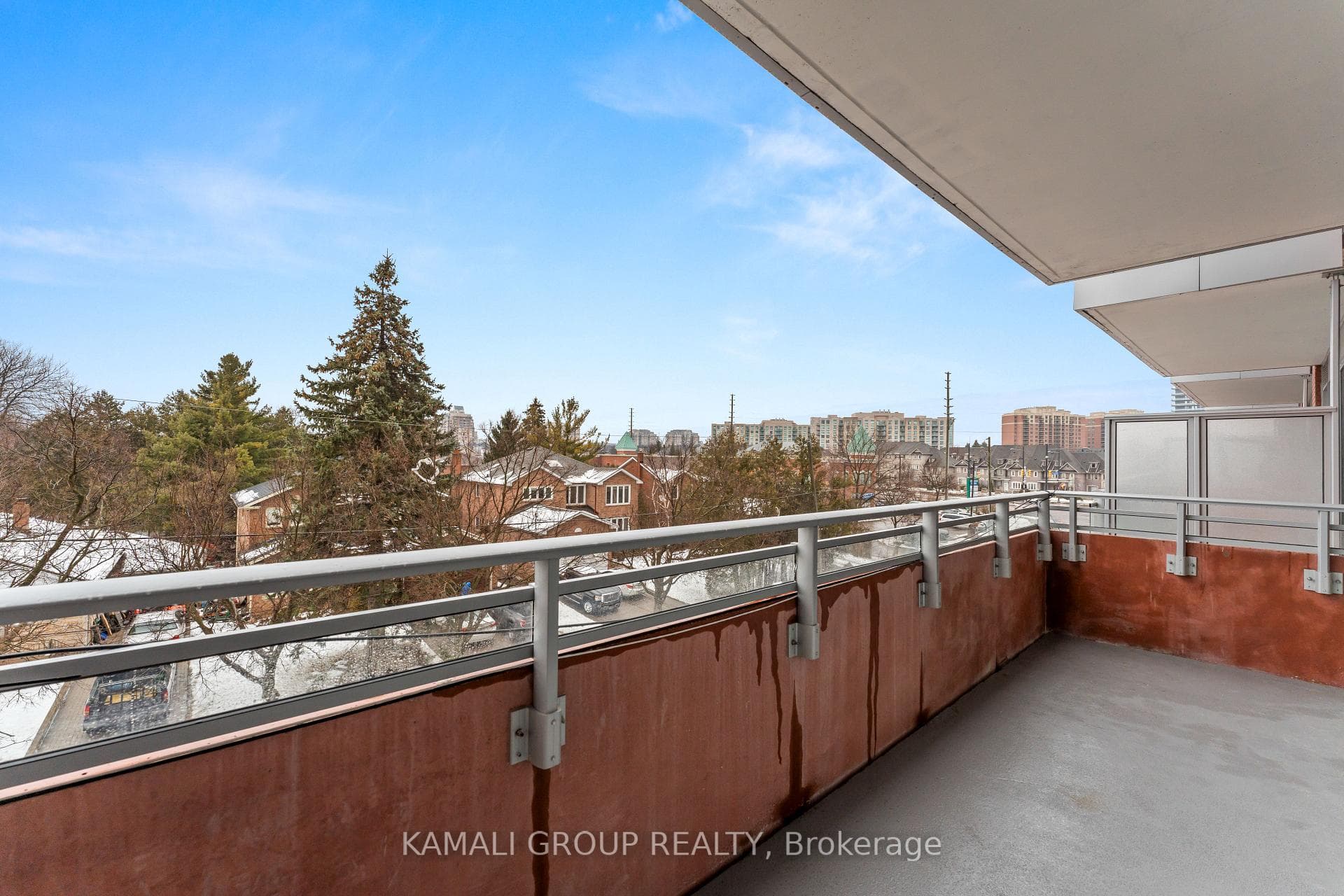 Large 90 Sq Ft Balcony