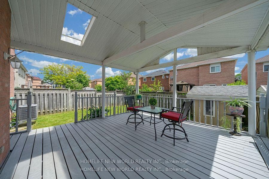 66 Macdermott Drive photo 8