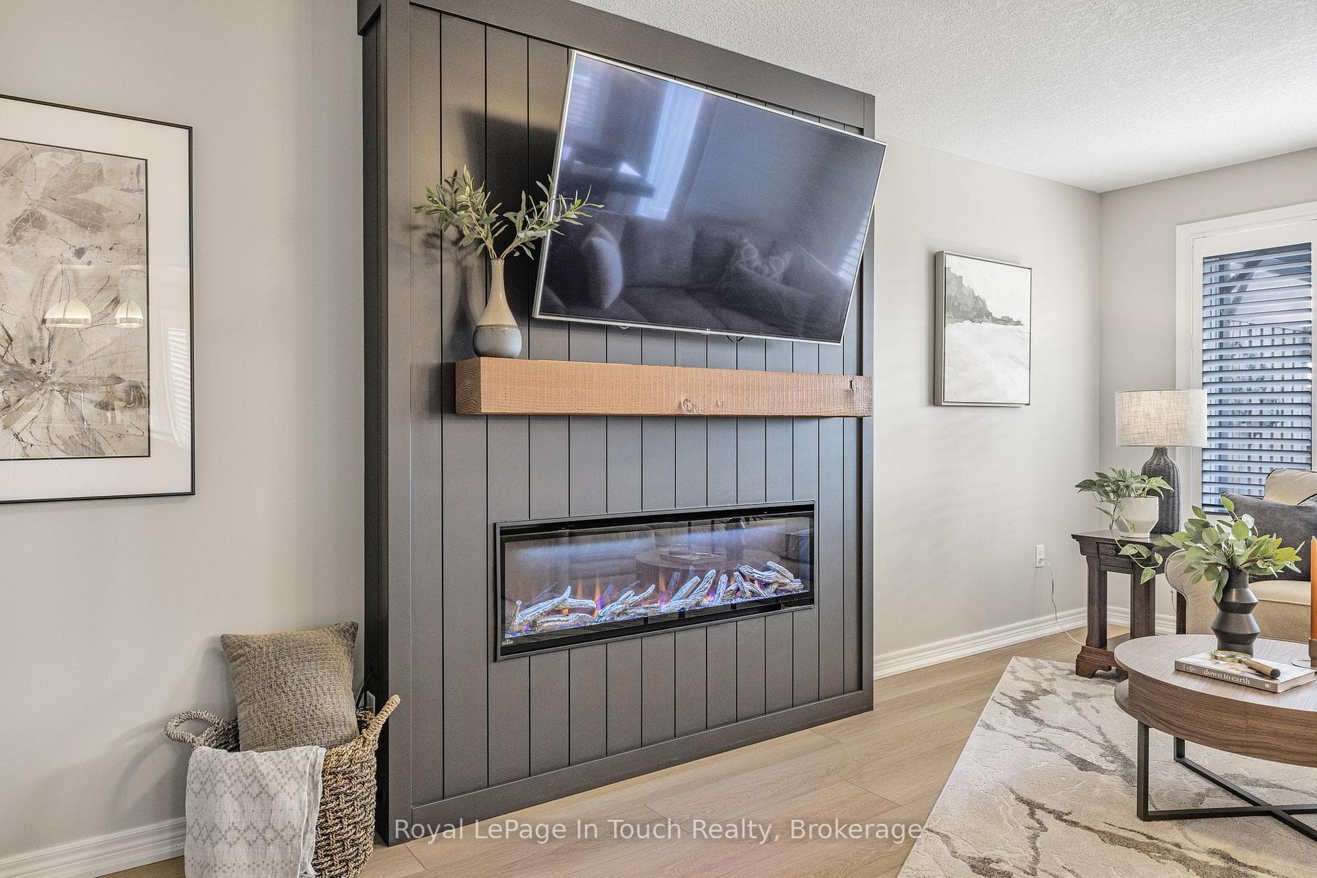 26 Oakes Crescent photo 14