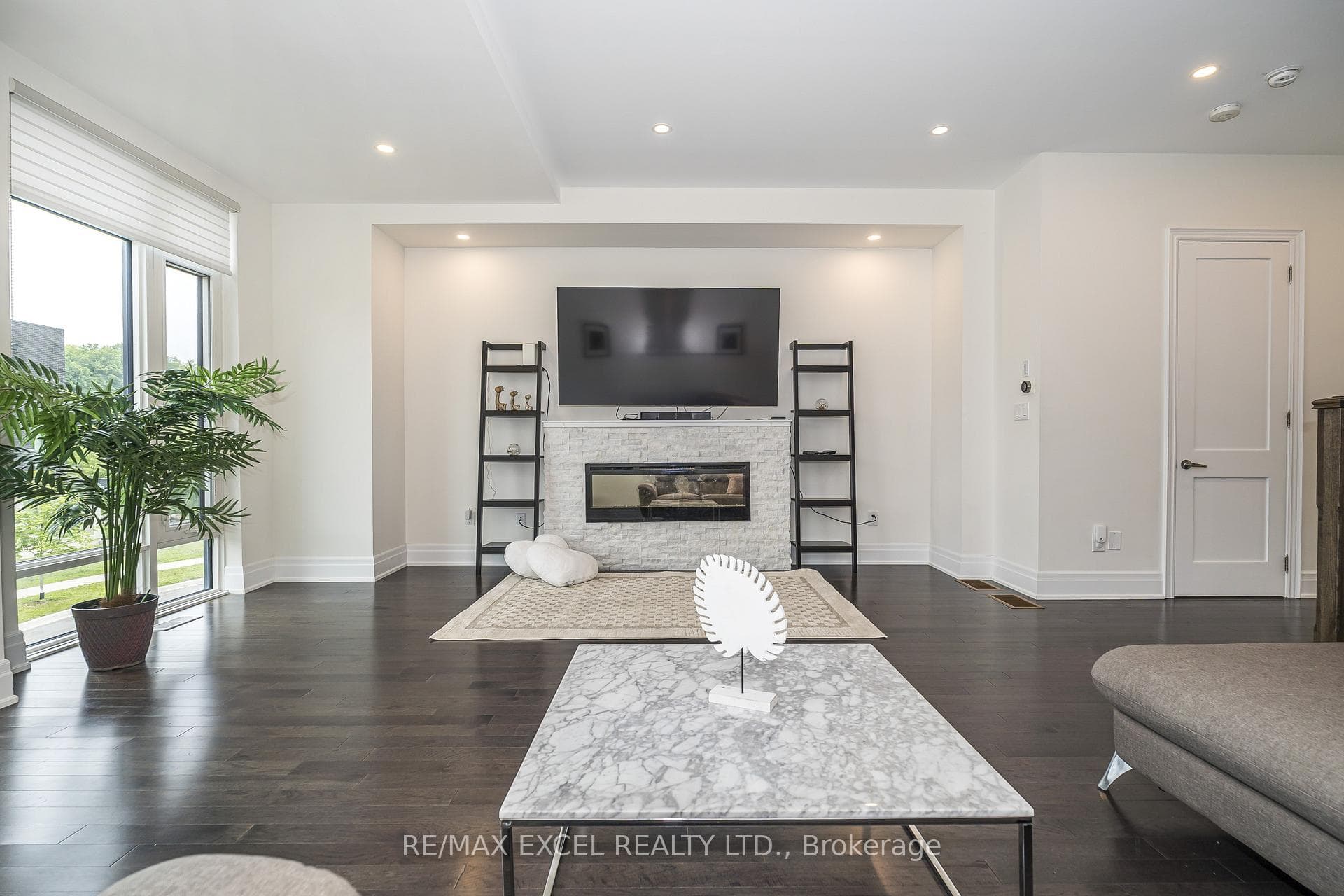 42 Aylin Crescent photo 7